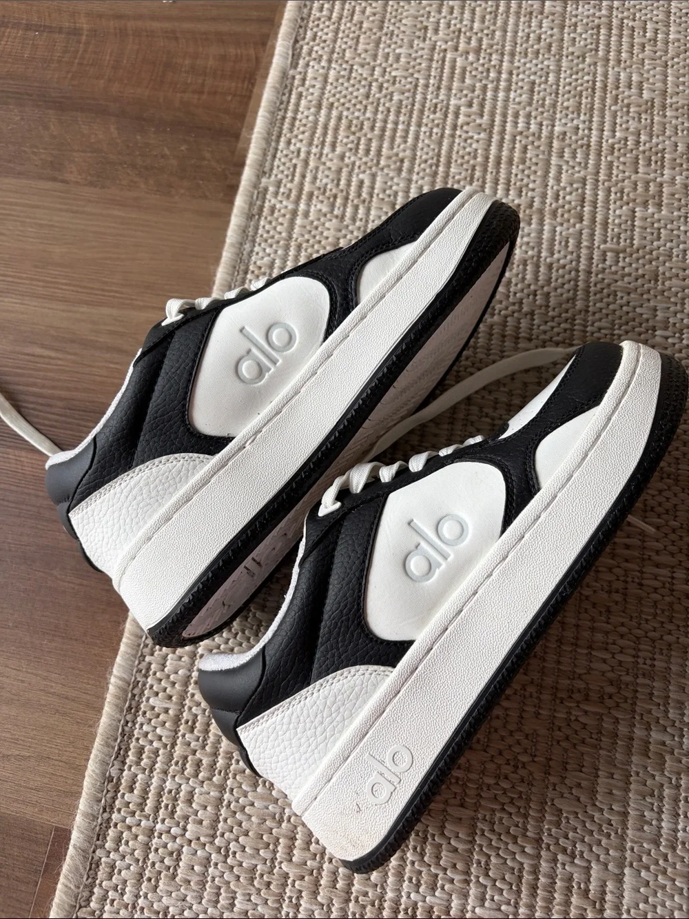 ALO Yoga Recovery Mode Sneaker in Black/White - 6